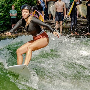 Surfen an der Eisbachwelle München